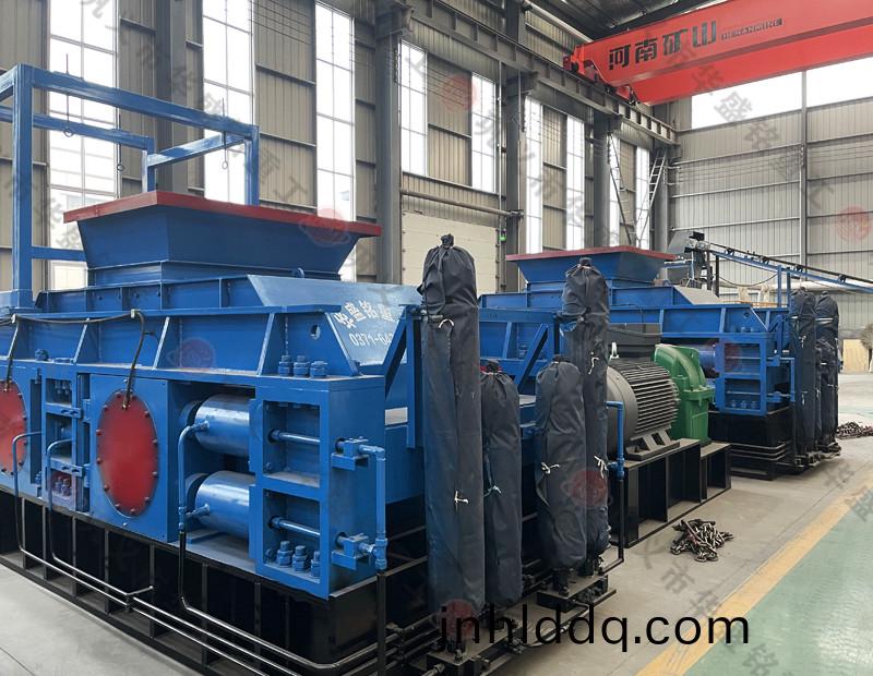 節(jié)(jie)能(neng)製砂王對(duì)(dui)輥破碎(sui)機(jī)