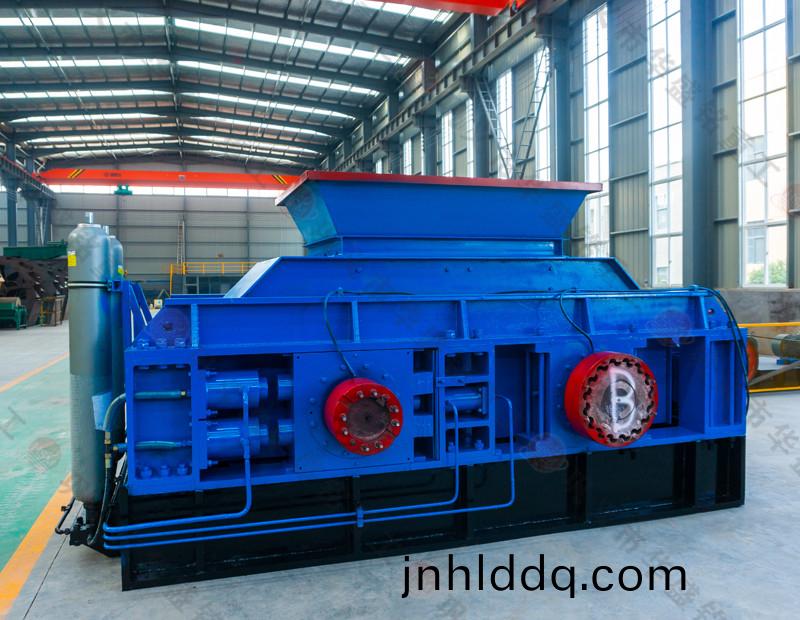 石英(ying)砂(sha)製砂(sha)機(ji)設備(bei)