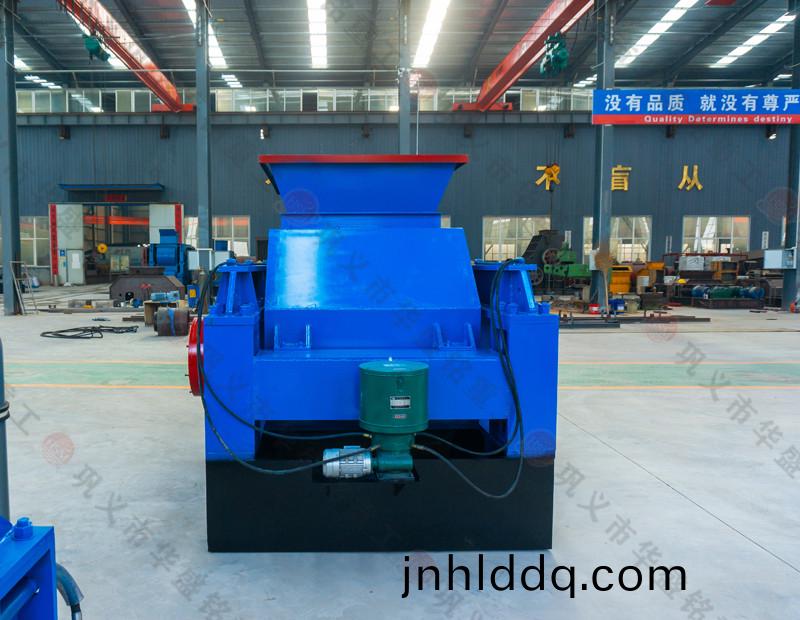 銅鑛石對(duì)輥製(zhi)砂機(jī)