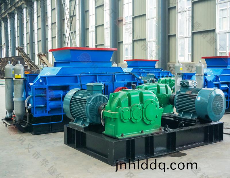 石灰?guī)s對(duì)(dui)輥製砂(sha)機(jī)(ji)