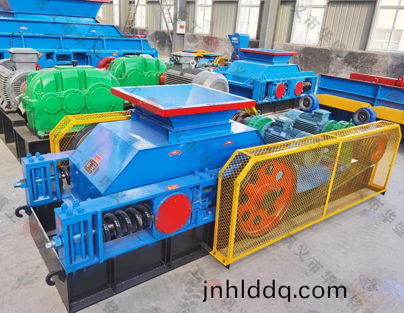 石(shi)英(ying)砂對(dui)輥製砂(sha)機