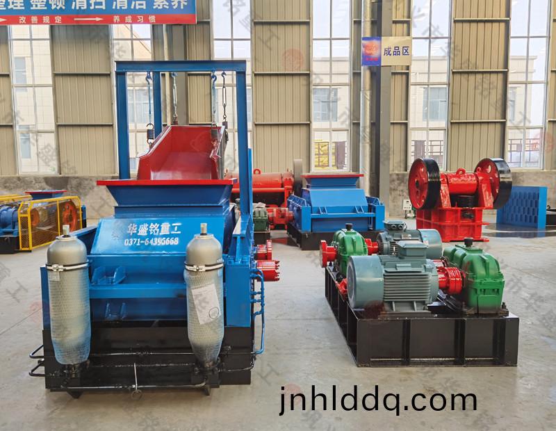 荳石(shi)對(duì)輥製(zhi)砂機(jī)