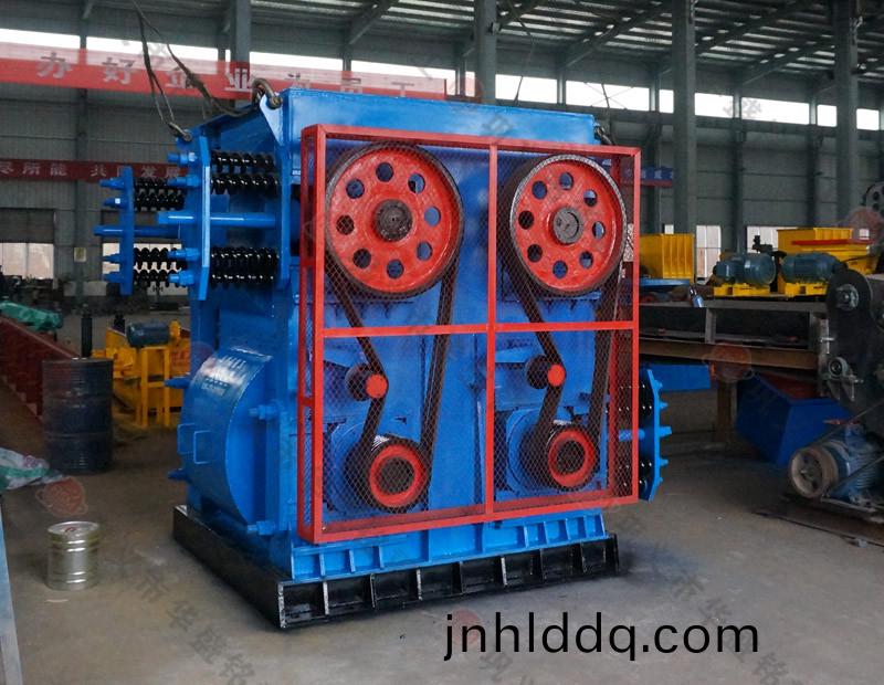 四(si)輥式製砂機(jī)(ji)