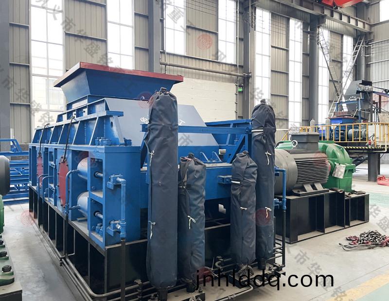 小型石(shi)頭製砂機(jī)(ji)