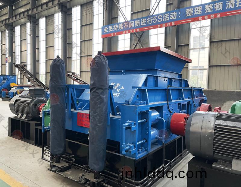 石料(liao)打(da)砂機(jī)