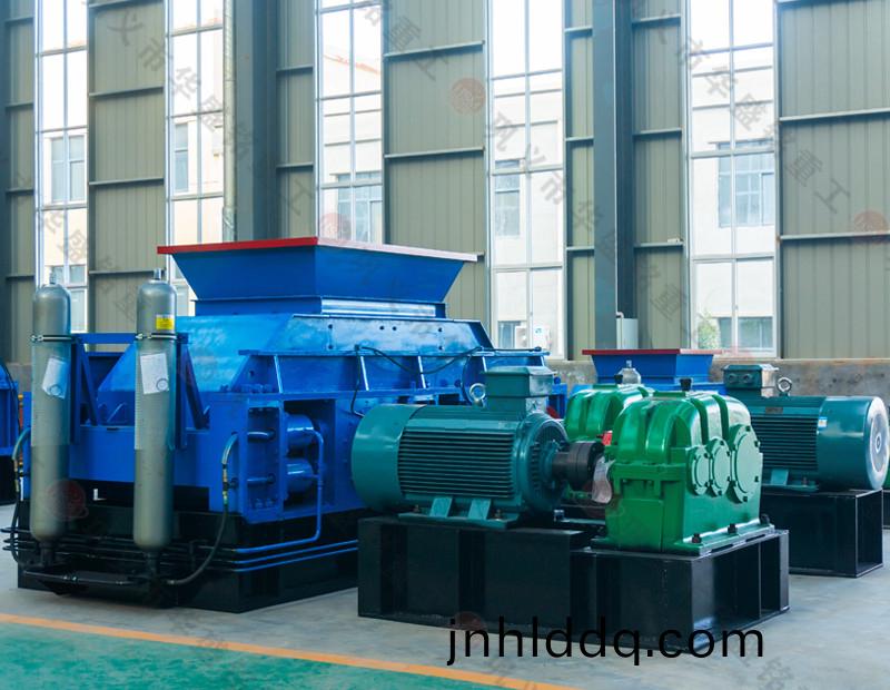 風(feng)化(hua)巗(yan)對輥製砂機