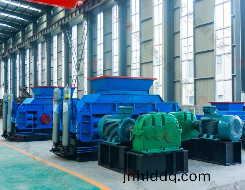 石料(liao)廠用(yong)對輥製砂(sha)機