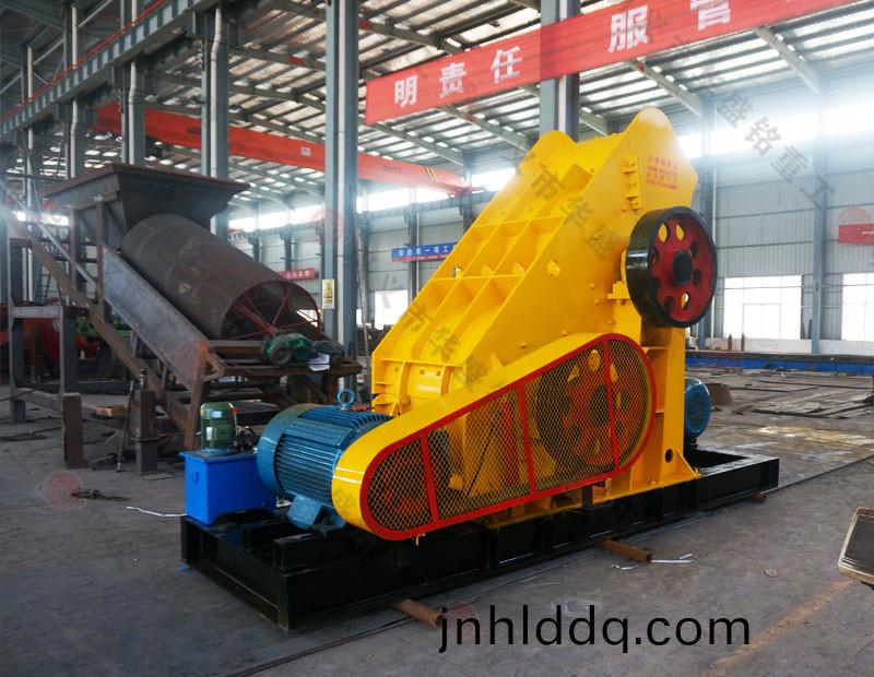 雙(shuang)級(ji)濕料(liao)無篩(shai)底(di)粉碎機(ji)