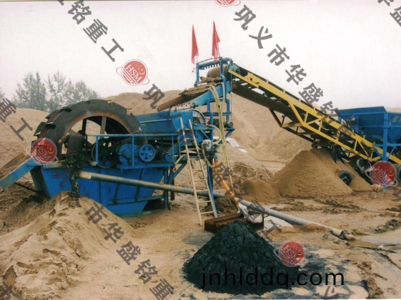鬭(dou)式(shi)洗(xi)砂機(jī)現(xiàn)(xian)場(chǎng)