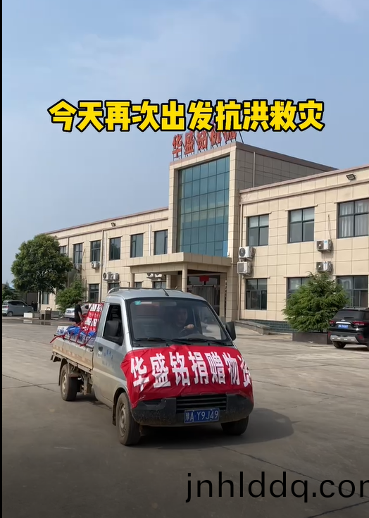 對(duì)(dui)輥(gun)破碎(sui)機(jī)(ji)廠傢
