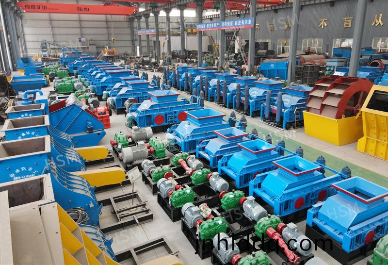 石料(liao)廠(chang)對(duì)輥破碎機(jī)