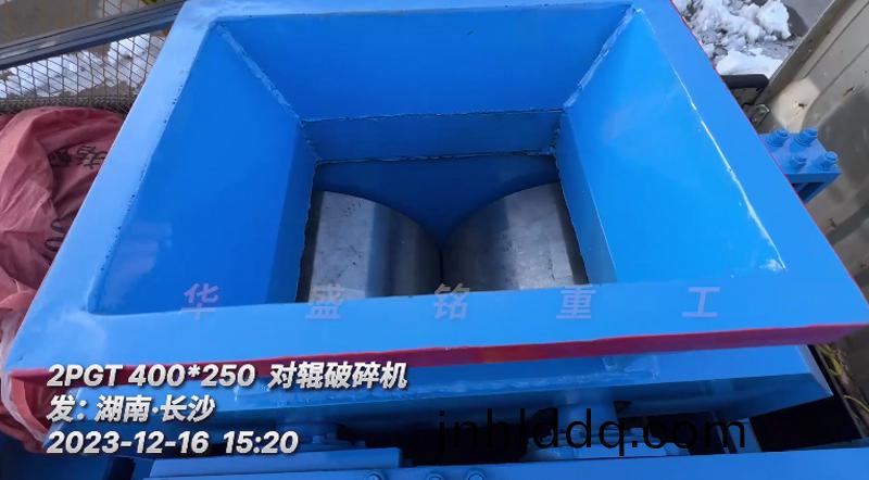 小(xiao)型對(duì)輥破碎機(jī)