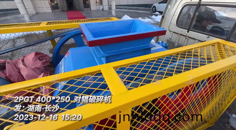 小(xiao)型(xing)對(duì)輥(gun)破(po)碎機(jī)(ji)