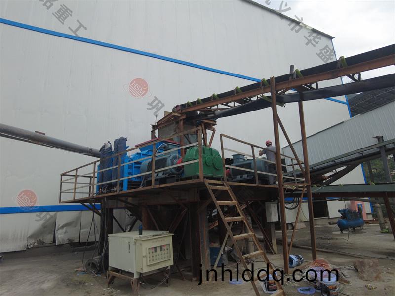 瓜米(mi)石對輥製砂(sha)機(ji)