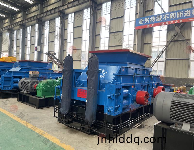 膨(peng)潤土(tu)全(quan)液(ye)壓(ya)對輥製砂機(jī)