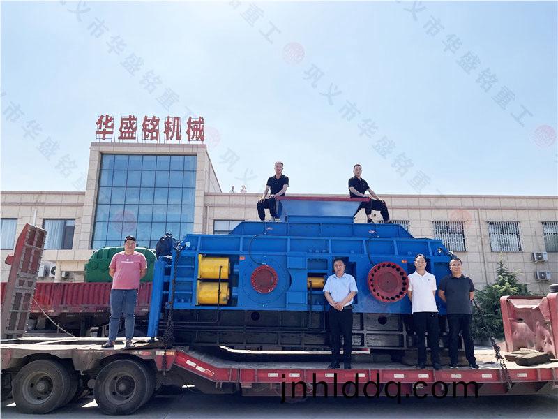 鵞(e)卵石(shi)對(duì)(dui)輥製(zhi)砂機(jī)