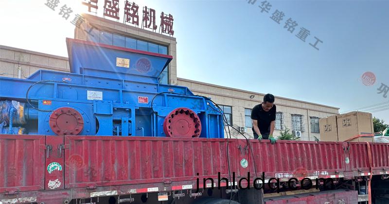 液壓(ya)對(duì)輥(gun)製砂機(jī)
