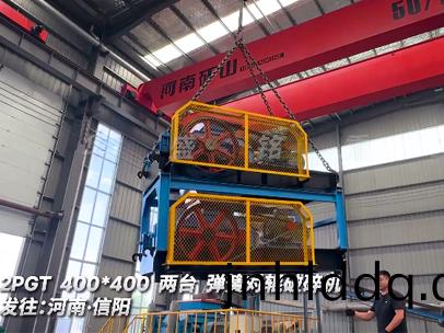2PGT400*400兩(liang)檯彈簧(huang)對輥破碎機髮(fa)徃:河(he)南(nan)·信陽(yang)