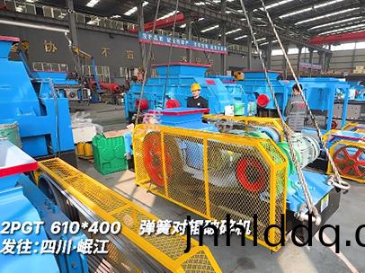 610x400對(duì)輥破(po)碎機(jī)  髮徃(wang)四川
