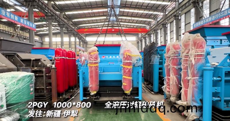 全液壓(ya)對(duì)輥製砂(sha)機(jī)(ji)